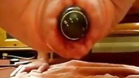 她想要她的阴部内的所有牛奶