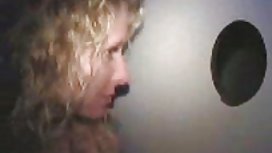 非常糟糕的健美运动员击中了法官
