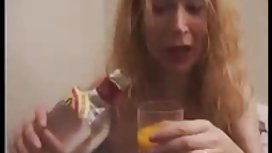 向我朋友的妻子投下色情片