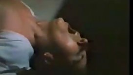性感小猫看起来男子气概