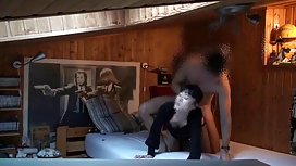 我在怀孕的嫂子里跑